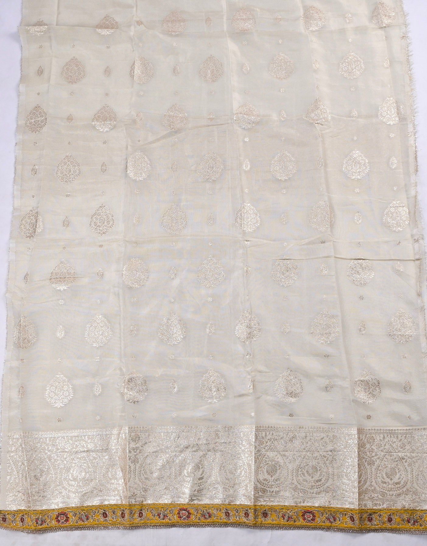 Giraffe Shimmer Cream Unstitched Suit