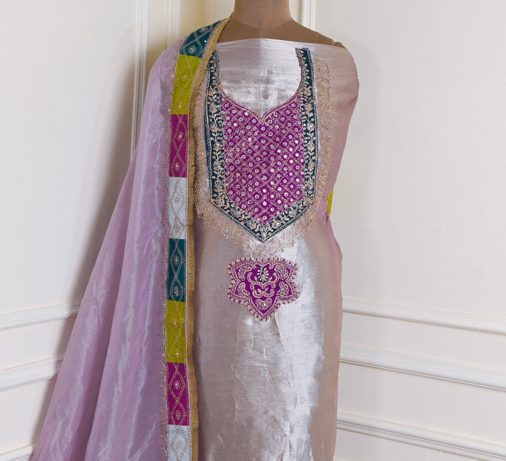 Giraffe Shimmer Lavender Unstitched Suit