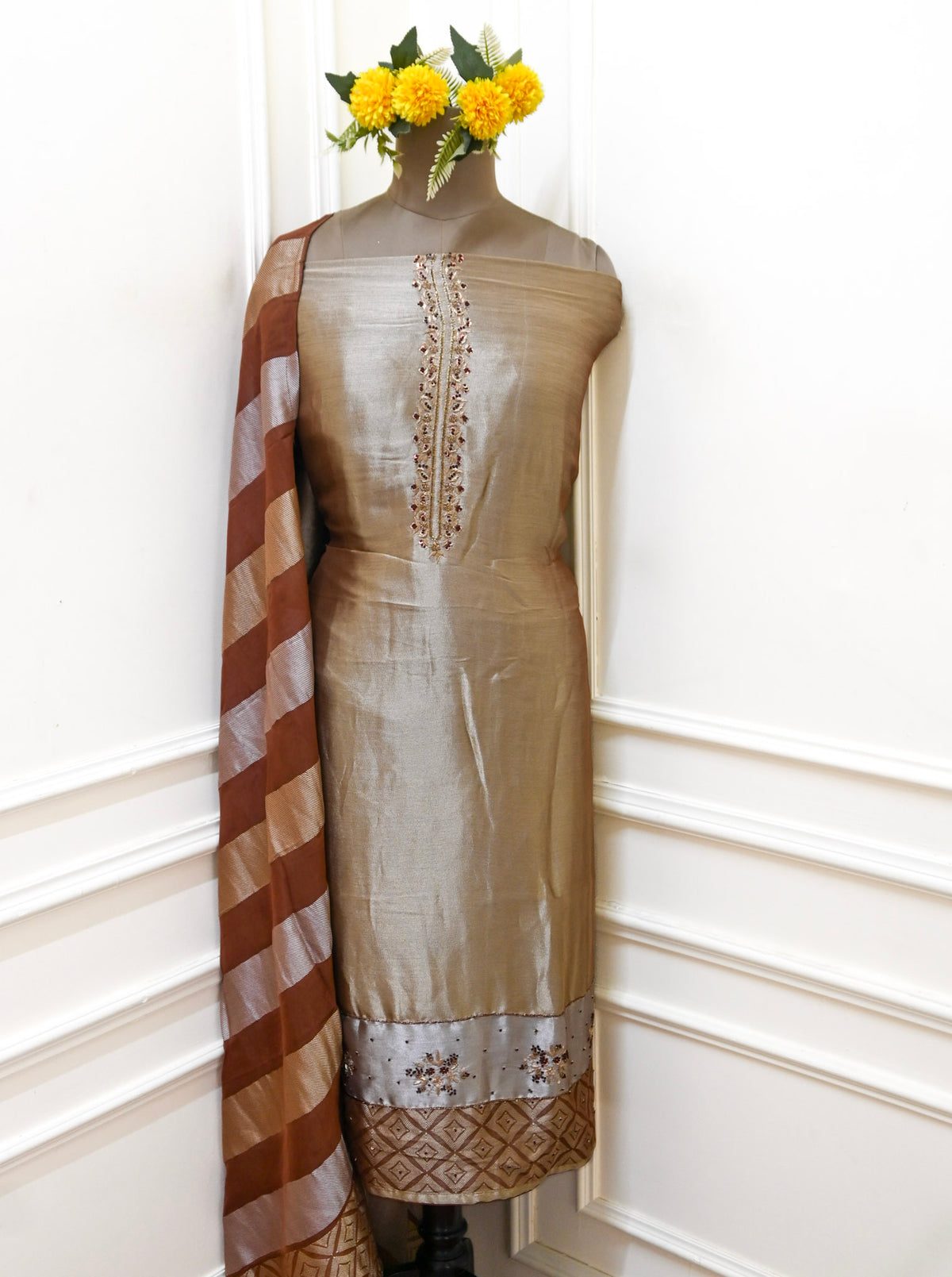 Giraffe Shimmer Brown Unstitched Suit